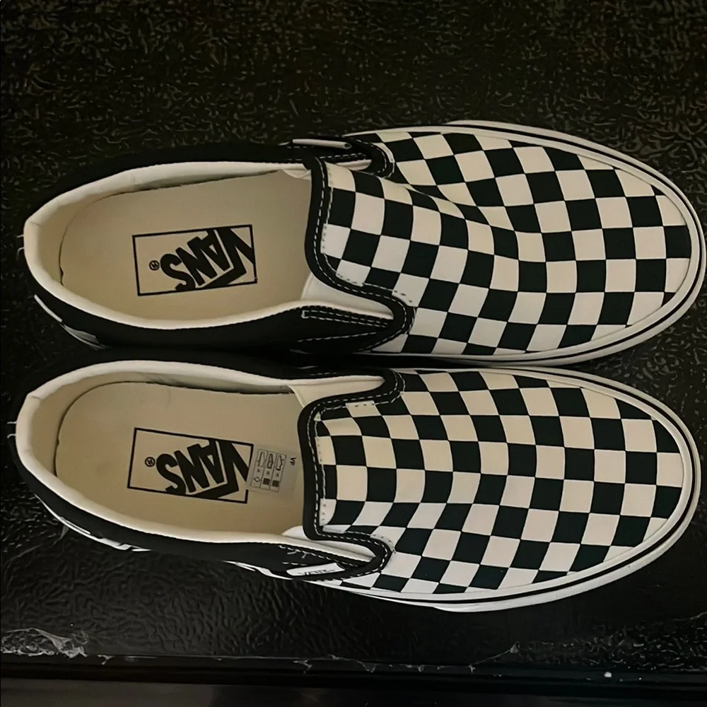 Brand New Vans Classic Checkered Slip-On Sneakers (Never Worn) - Picture 2 of 2